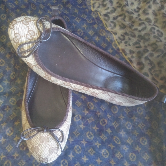 Authentic Gucci Flats - Picture 5 of 12